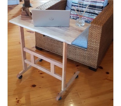 Стол компьютерный на деревянном каркасе.